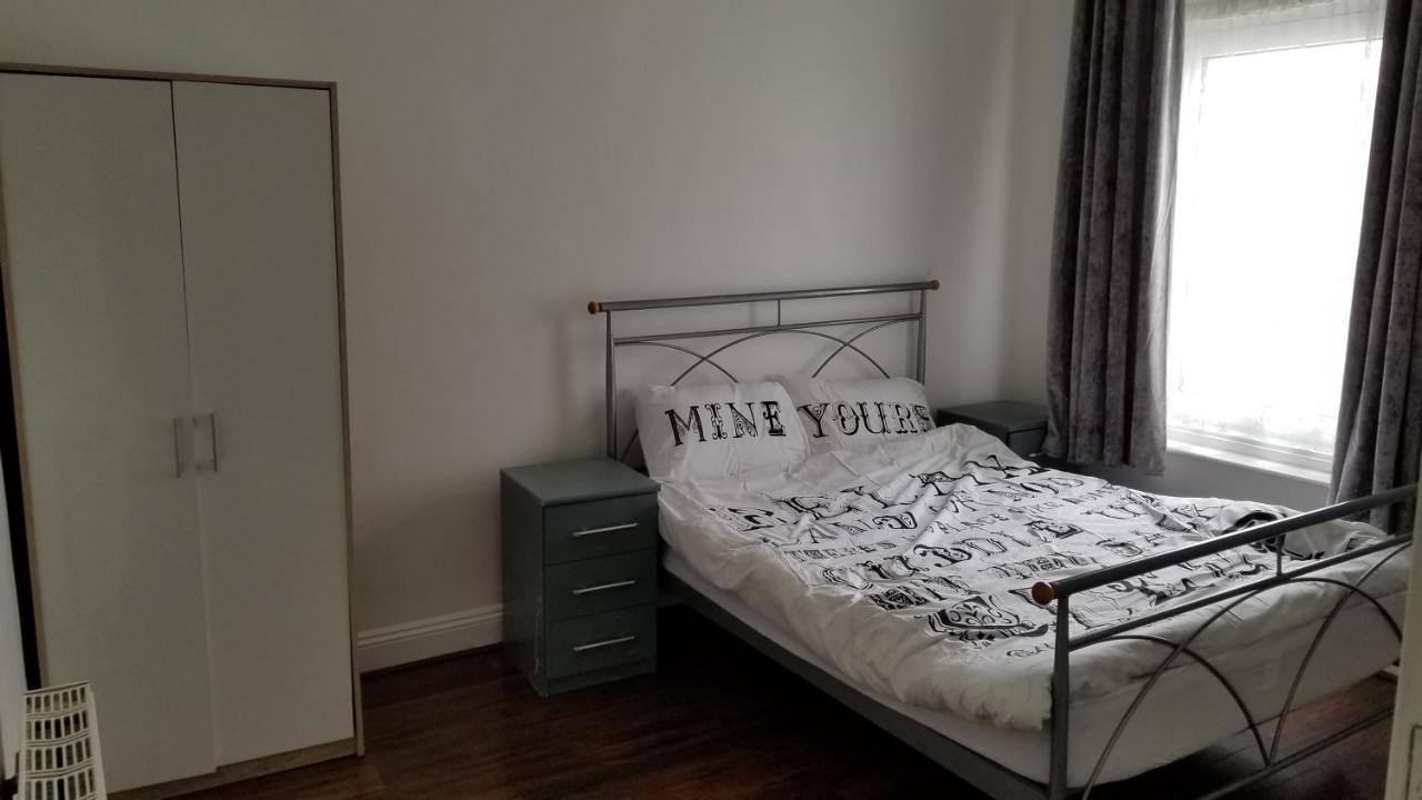 4 Bedroom House 10 Mins Walk To The Beach And Less Than A Mile From Bournemouth Main Station Екстериор снимка