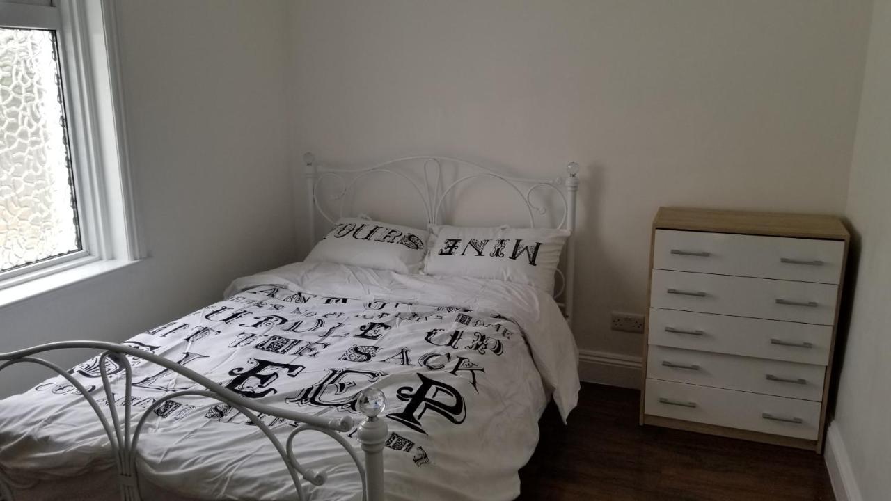 4 Bedroom House 10 Mins Walk To The Beach And Less Than A Mile From Bournemouth Main Station Екстериор снимка