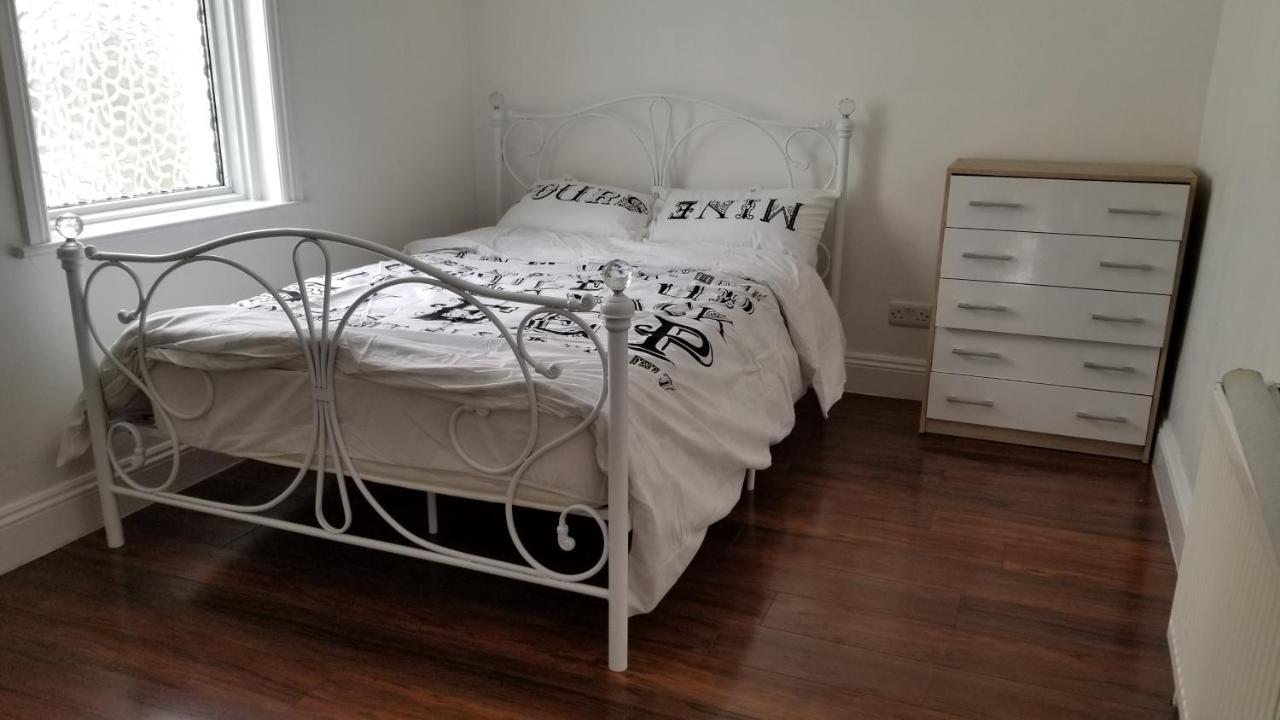 4 Bedroom House 10 Mins Walk To The Beach And Less Than A Mile From Bournemouth Main Station Екстериор снимка