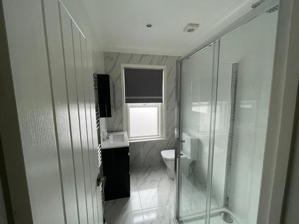 4 Bedroom House 10 Mins Walk To The Beach And Less Than A Mile From Bournemouth Main Station Екстериор снимка