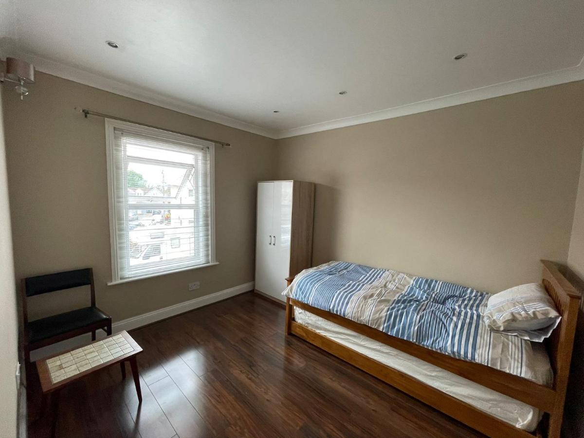 4 Bedroom House 10 Mins Walk To The Beach And Less Than A Mile From Bournemouth Main Station Екстериор снимка