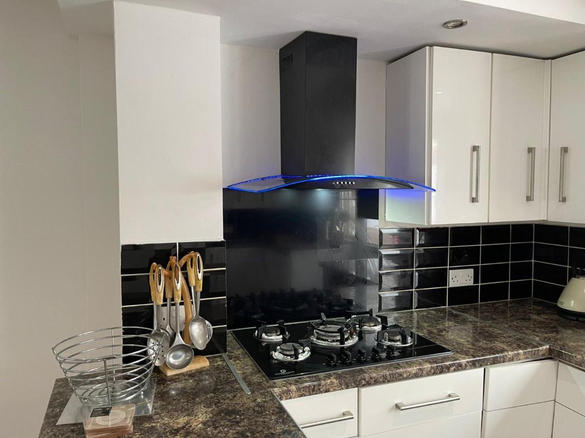 4 Bedroom House 10 Mins Walk To The Beach And Less Than A Mile From Bournemouth Main Station Екстериор снимка