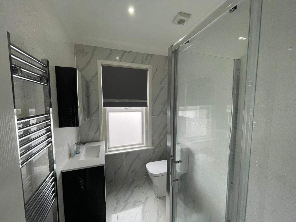4 Bedroom House 10 Mins Walk To The Beach And Less Than A Mile From Bournemouth Main Station Екстериор снимка