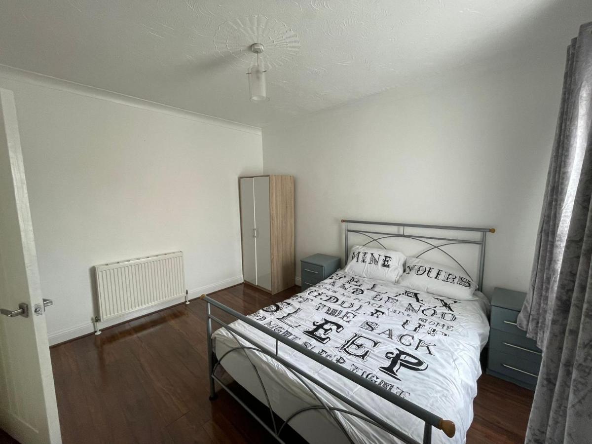4 Bedroom House 10 Mins Walk To The Beach And Less Than A Mile From Bournemouth Main Station Екстериор снимка