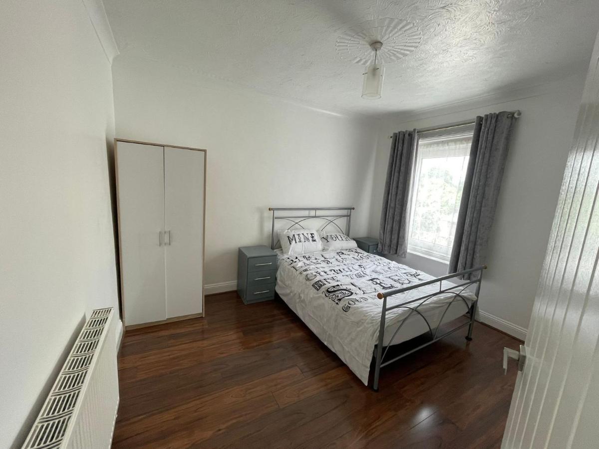 4 Bedroom House 10 Mins Walk To The Beach And Less Than A Mile From Bournemouth Main Station Екстериор снимка