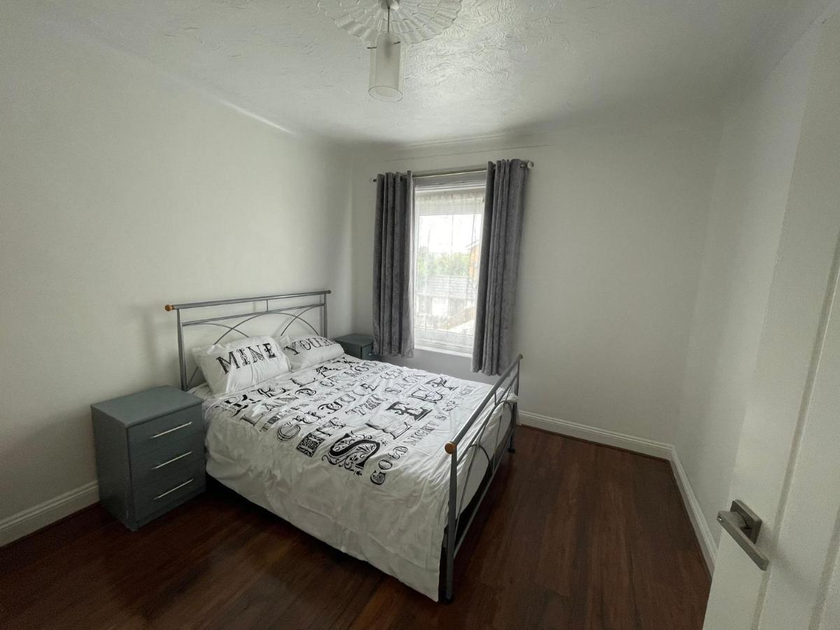 4 Bedroom House 10 Mins Walk To The Beach And Less Than A Mile From Bournemouth Main Station Екстериор снимка