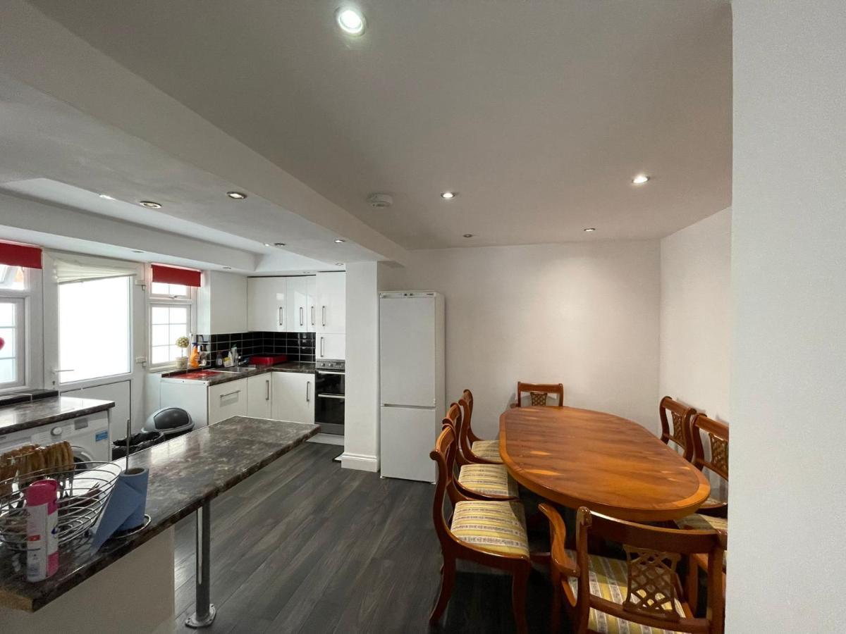 4 Bedroom House 10 Mins Walk To The Beach And Less Than A Mile From Bournemouth Main Station Екстериор снимка