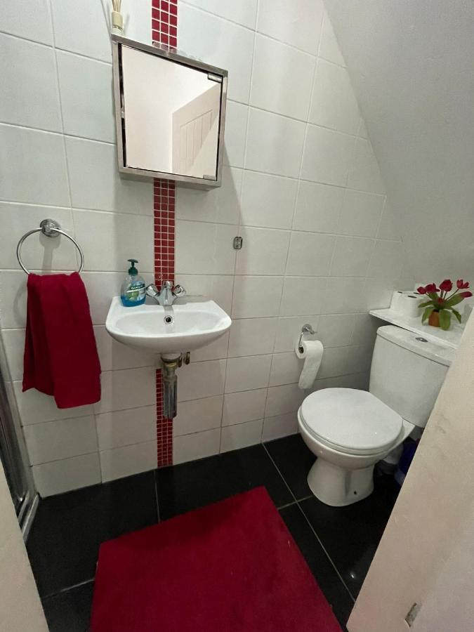 4 Bedroom House 10 Mins Walk To The Beach And Less Than A Mile From Bournemouth Main Station Екстериор снимка