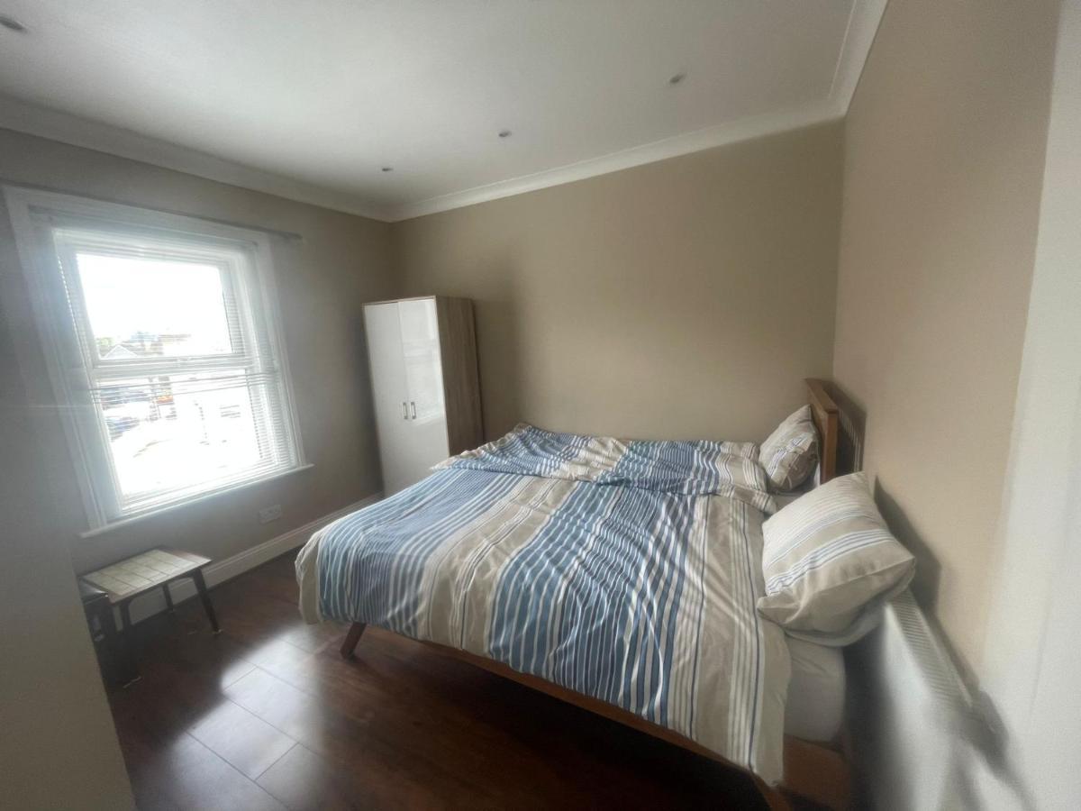 4 Bedroom House 10 Mins Walk To The Beach And Less Than A Mile From Bournemouth Main Station Екстериор снимка