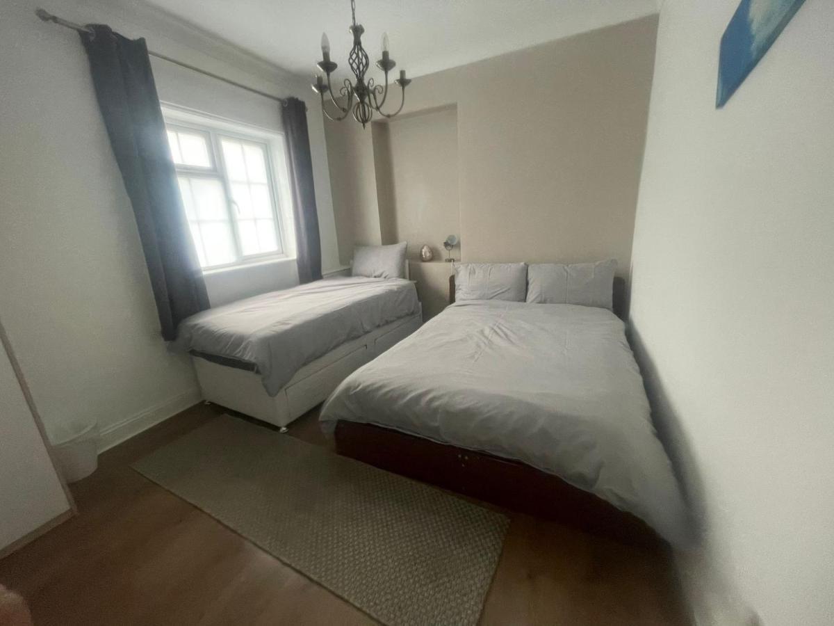 4 Bedroom House 10 Mins Walk To The Beach And Less Than A Mile From Bournemouth Main Station Екстериор снимка
