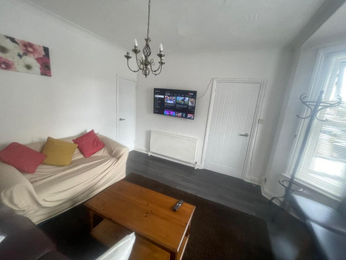 4 Bedroom House 10 Mins Walk To The Beach And Less Than A Mile From Bournemouth Main Station Екстериор снимка